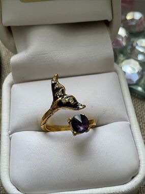 ✨Gold-Tone Adj Ring with Purple Gemstone Crystal Accents Mermaid 🧜‍♀️ Preloved